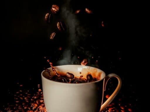 Is dure koffie echt beter dan goedkoop